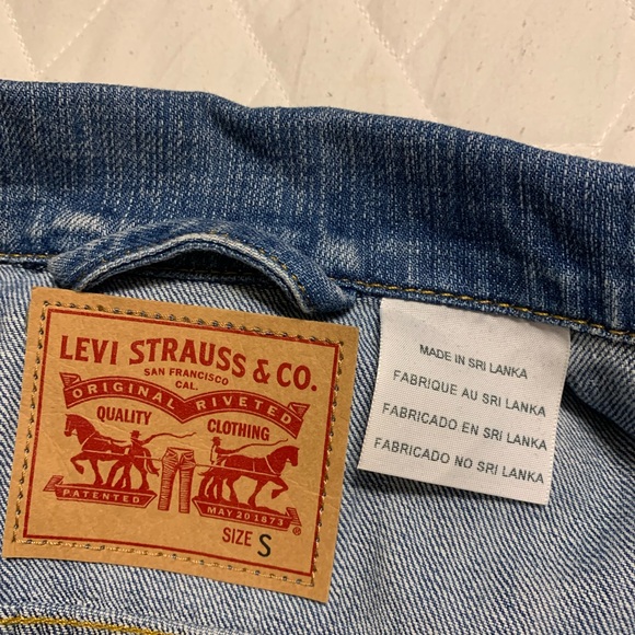 LEVI STRAUSS & CO vest in small - Picture 5 of 5